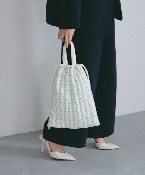 AJUGA.(アジュガ)の「メルトキルティング撥水シューズケース(トートバッグ・レディース・ネイビー/ホワイト・ONE SIZE)」の14枚目の写真
