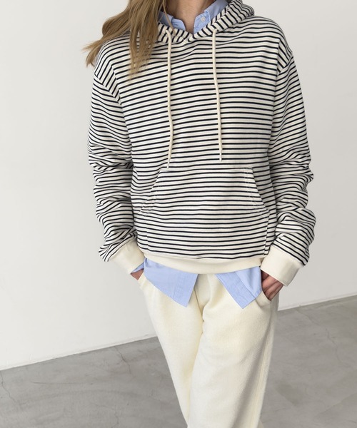 CANAL JEAN(キャナルジーン)の「SLEEK ボーダーパーカープルオーバー 裏毛(パーカー・レディース・レッド/ネイビー・ONE SIZE)」の2枚目の写真