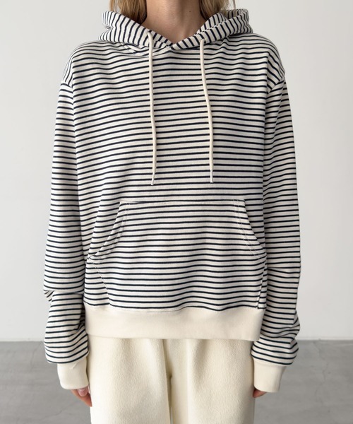 CANAL JEAN(キャナルジーン)の「SLEEK ボーダーパーカープルオーバー 裏毛(パーカー・レディース・レッド/ネイビー・ONE SIZE)」の9枚目の写真