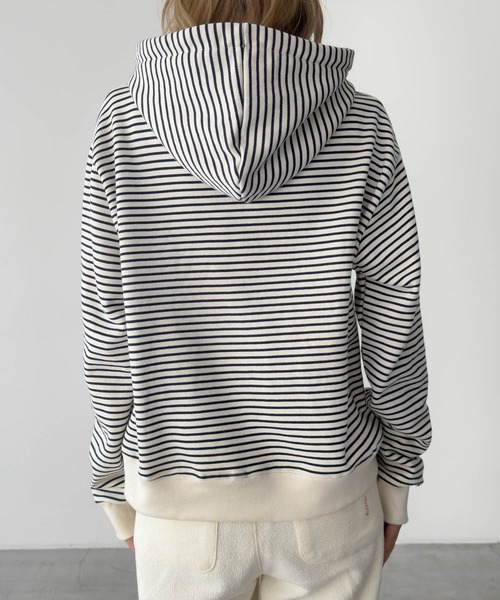 CANAL JEAN(キャナルジーン)の「SLEEK ボーダーパーカープルオーバー 裏毛(パーカー・レディース・レッド/ネイビー・ONE SIZE)」の11枚目の写真