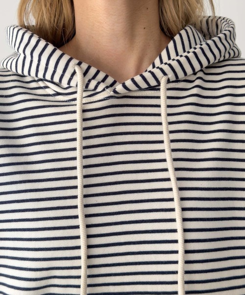 CANAL JEAN(キャナルジーン)の「SLEEK ボーダーパーカープルオーバー 裏毛(パーカー・レディース・レッド/ネイビー・ONE SIZE)」の12枚目の写真