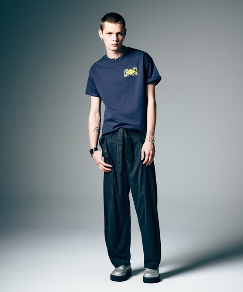 glamb(グラム)の「Locals Only T-Shirt / ローカルズオンリーTシャツ(Tシャツ/カットソー・メンズ・ホワイト/ブラック/ネイビー・S/M/L)」の15枚目の写真