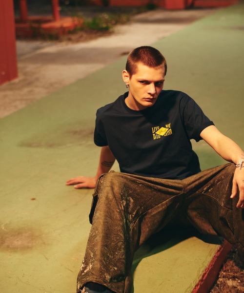 glamb(グラム)の「Locals Only T-Shirt / ローカルズオンリーTシャツ(Tシャツ/カットソー・メンズ・ホワイト/ブラック/ネイビー・S/M/L)」の16枚目の写真