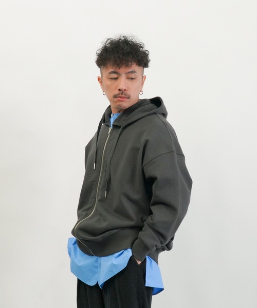 Aphlotus(アプロタス)の「ピグメントジップアップ裏毛パーカー(パーカー・メンズ・ホワイト/ブラック・LARGE/SMALL/MEDIUM)」の1枚目の写真