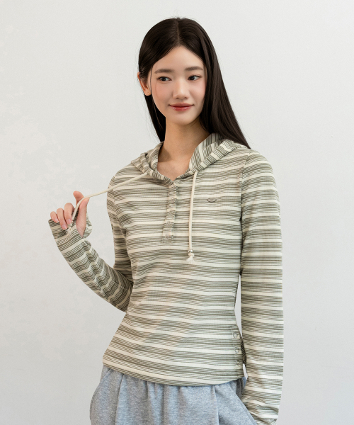Button‑forward parker stripe long sleeve loose T‑shirt — cream & khaki