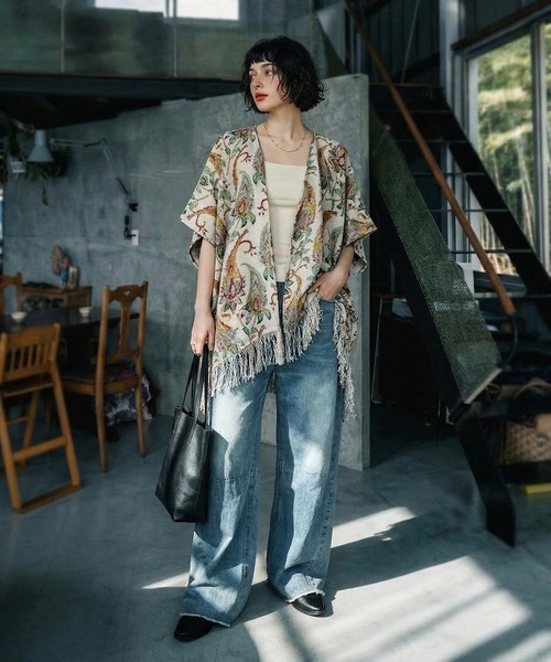 antiqua(アンティカ)の「フリンジ 花柄 ポンチョ(その他トップス・レディース・ブラック/ホワイト・ONESIZE)」の9枚目の写真