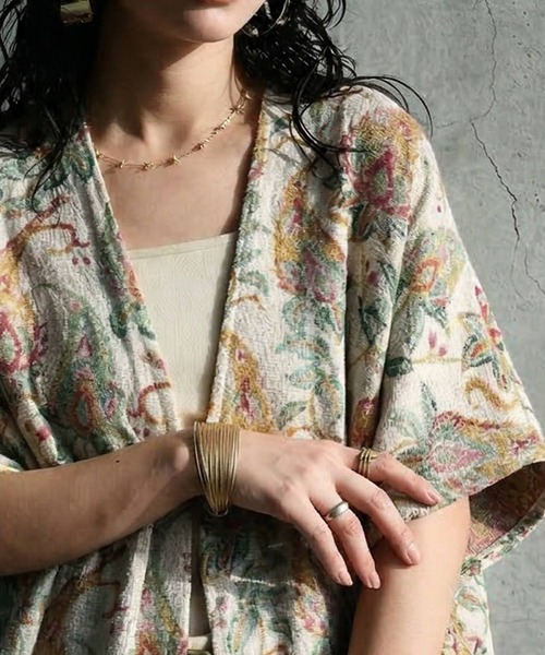 antiqua(アンティカ)の「フリンジ 花柄 ポンチョ(その他トップス・レディース・ブラック/ホワイト・ONESIZE)」の4枚目の写真