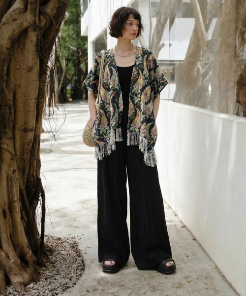 antiqua(アンティカ)の「フリンジ 花柄 ポンチョ(その他トップス・レディース・ブラック/ホワイト・ONESIZE)」の8枚目の写真