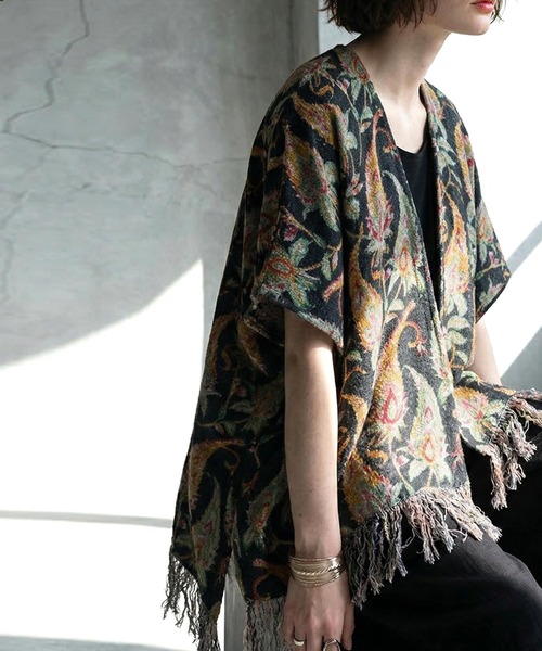 antiqua(アンティカ)の「フリンジ 花柄 ポンチョ(その他トップス・レディース・ブラック/ホワイト・ONESIZE)」の13枚目の写真