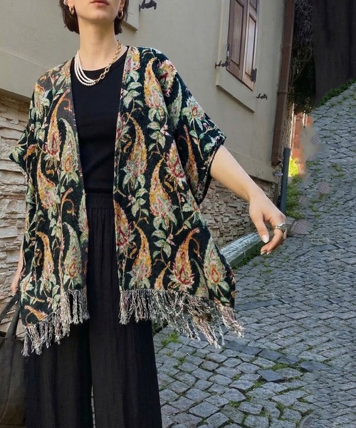 antiqua(アンティカ)の「フリンジ 花柄 ポンチョ(その他トップス・レディース・ブラック/ホワイト・ONESIZE)」の15枚目の写真