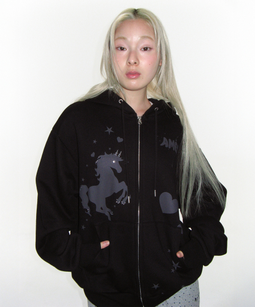UNICORN DRAWING HOODIE ZIP‑UP — черное худи‑зип с рисунком единорога