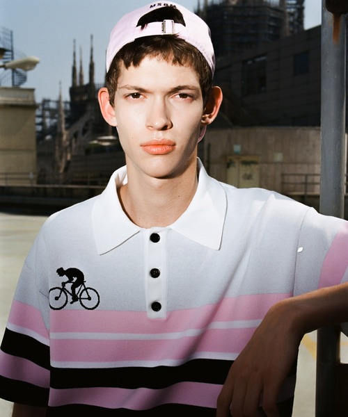 MSGM(エムエスジーエム)の「ストライプ ジャカード BIKE LIFE ポロニット(ニット/セーター・メンズ・ブラック×ピンク・M/S)」の6枚目の写真