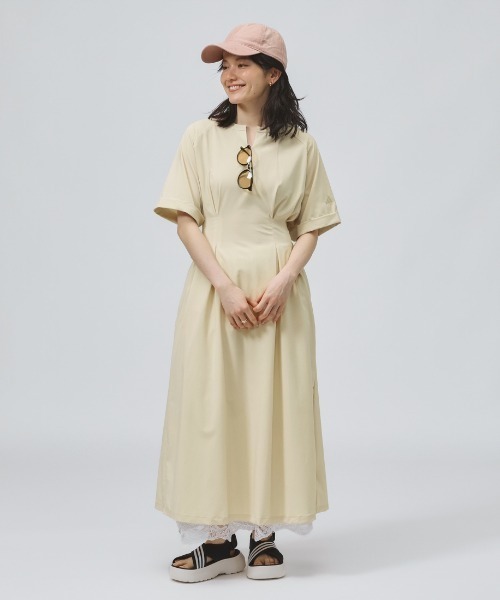 adidas（アディダス）の「【別注】アディダス adidas SOFTLUX ストレッチ ウーブン ルーズフィット ドレス 限定コラボ（ワンピース・レディース・アイボリー/グリーン/チャコールグレー・S/M/L/XL）」の2枚目の写真