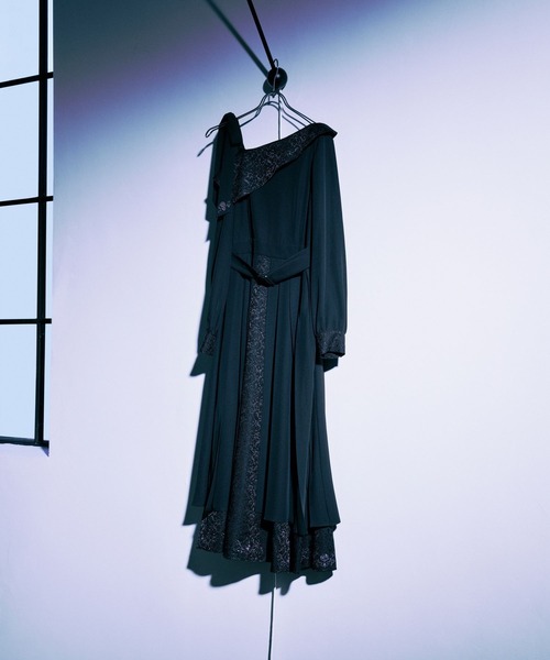 HARE（ハレ）の「【NANA×HARE】ワンショルダージャガードキリカエワンピース（ワンピース・レディース・ブラック/オフホワイト・MEDIUM/SMALL）」の4枚目の写真