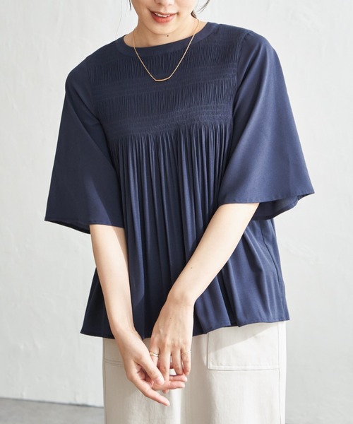 ikka(イッカ)の「マジョリカ3段プリーツブラウス(シャツ/ブラウス・レディース・イエロー/ブラック/オフホワイト/ライトグリーン/ライトグレー/ネイビー・M/L/S)」の5枚目の写真
