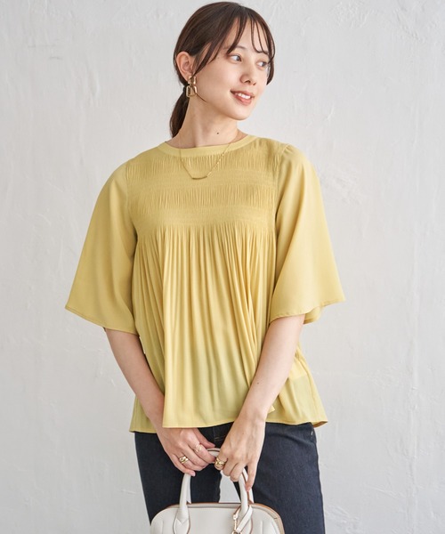ikka(イッカ)の「マジョリカ3段プリーツブラウス(シャツ/ブラウス・レディース・イエロー/ブラック/オフホワイト/ライトグリーン/ライトグレー/ネイビー・M/L/S)」の8枚目の写真