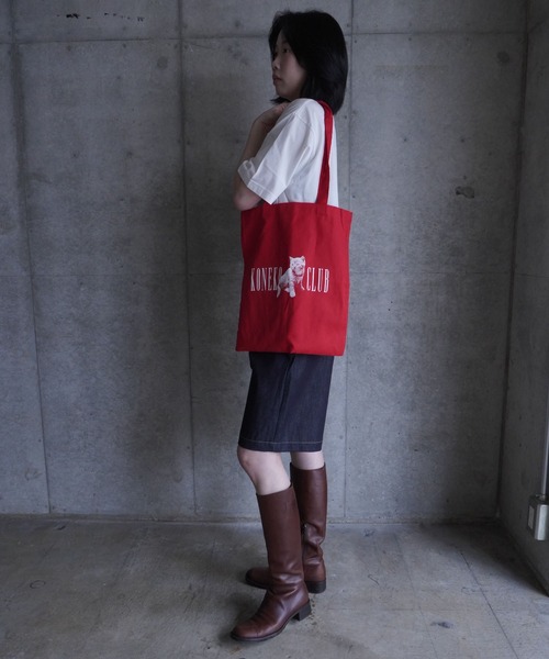 AKISHIKA design(アキシカデザイン)の「Tote Bag KONEKO CLUB(トートバッグ・メンズ・Red・ONE SIZE)」の5枚目の写真