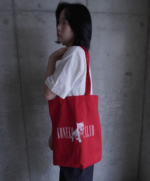 AKISHIKA design(アキシカデザイン)の「Tote Bag KONEKO CLUB(トートバッグ・メンズ・Red・ONE SIZE)」の6枚目の写真
