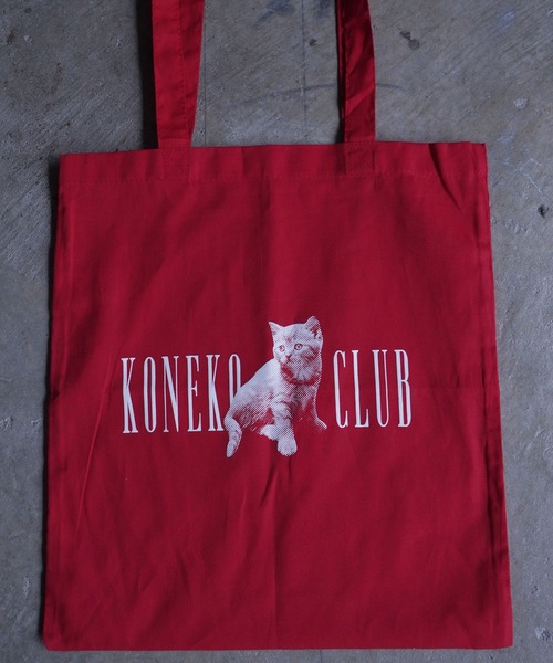 AKISHIKA design(アキシカデザイン)の「Tote Bag KONEKO CLUB(トートバッグ・メンズ・Red・ONE SIZE)」の3枚目の写真