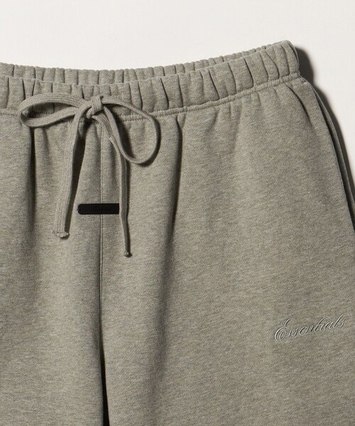 FOG ESSENTIALS(エフオージーエッセンシャルズ)の「<FEAR OF GOD ESSENTIALS>CLASSIC ショーツ(スウェットパンツ・メンズ・ダークグレー/ライトグレー・M/XS/S/L)」の4枚目の写真