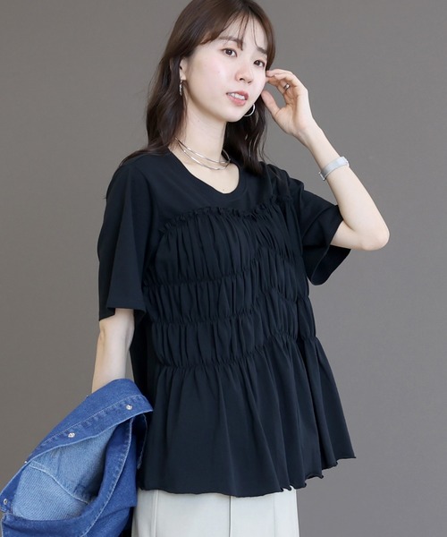 Aletta vita(アレッタビータ)の「接触冷感綿天竺フロントギャザーカットソー(Tシャツ/カットソー・レディース・ブラック/アイボリー・M)」の17枚目の写真