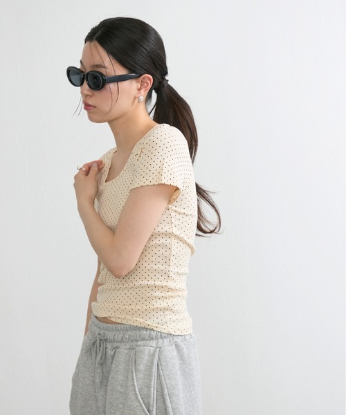 NUJOH(ヌゾ)の「Dot Slim Fit Tee / ドットスリムフィットT(Tシャツ/カットソー・レディース・クリーム/グレー/ブラック/アイボリー・FREE)」の22枚目の写真
