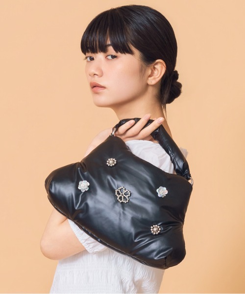 Casselini（キャセリーニ）の「Casselini(キャセリーニ) CLOUD BAG（ハンドバッグ・レディース・アイボリー/シルバー/ブラック・FREE）」の10枚目の写真