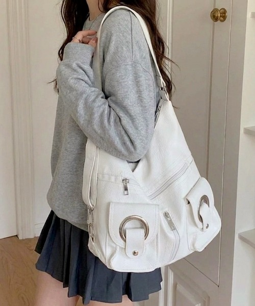 HAILY(ヘイリー)の「リングデザインダブルポケット変形3WAYショルダーバッグ/A4サイズ対応(ショルダーバッグ・レディース・ホワイト/ブラック・FREE)」の1枚目の写真