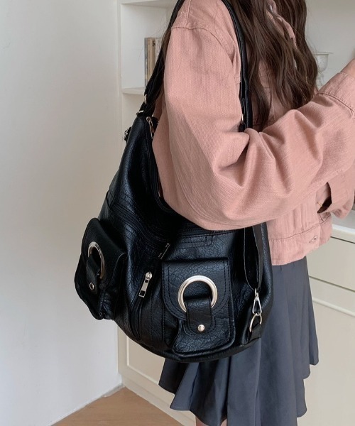HAILY(ヘイリー)の「リングデザインダブルポケット変形3WAYショルダーバッグ/A4サイズ対応(ショルダーバッグ・レディース・ホワイト/ブラック・FREE)」の21枚目の写真