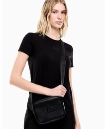 EMPORIO ARMANI エンボス加工 ショルダーバッグ ブラック EMPORIO ARMANI｜エンポリオ アルマーニ（メンズ）のショルダーバッグ