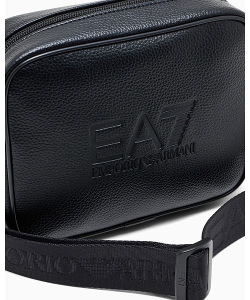 EMPORIO ARMANI EA7（エンポリオアルマーニイーエーセブン）の「<オンライン限定>【エンポリオ アルマーニ EA7】エンボスロゴ シボ加工 クロスボディバッグ（ショルダーバッグ・レディース・ブラック・FREE）」の5枚目の写真