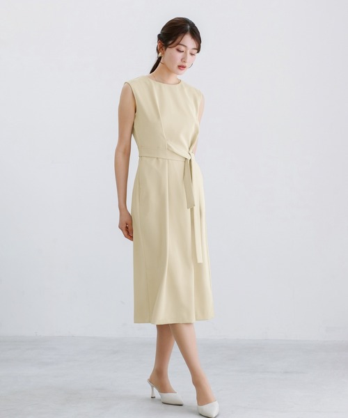 WHITE JOOLA(ホワイトジョーラ)の「【 抜け感モード 】とろみツイル・アシメベルトワンピース(ワンピース・レディース・ベージュ/ブラック・S/M/L)」の3枚目の写真