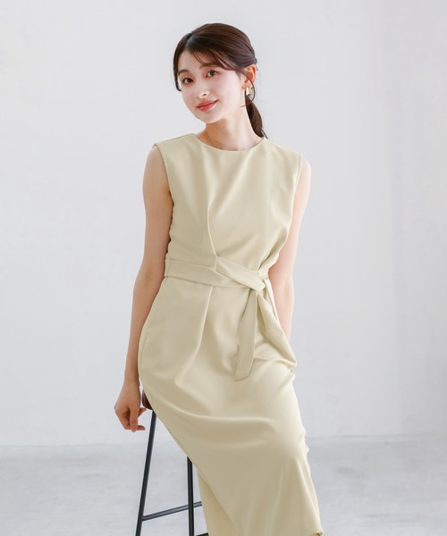 WHITE JOOLA(ホワイトジョーラ)の「【 抜け感モード 】とろみツイル・アシメベルトワンピース(ワンピース・レディース・ベージュ/ブラック・S/M/L)」の4枚目の写真