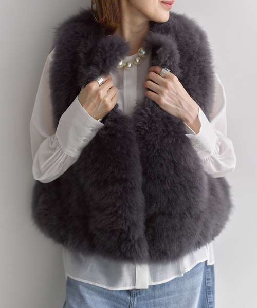 VERMEIL par iena(ヴェルメイユパーイエナ)の「Cashmere Fur gilet(ベスト・レディース・ネイビー/チャコールグレー・FREE)」の2枚目の写真