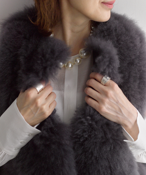 VERMEIL par iena(ヴェルメイユパーイエナ)の「Cashmere Fur gilet(ベスト・レディース・ネイビー/チャコールグレー・FREE)」の11枚目の写真