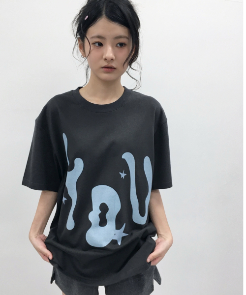 NAAIEEN(ナイエン)の「YOU グラフィックベーシックTシャツチャコール(Tシャツ/カットソー・レディース・その他・FREE)」の2枚目の写真