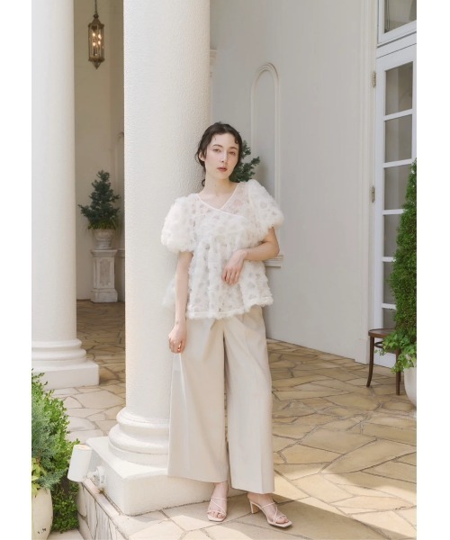 NOTREemor(ノートルエモア)の「flower motif puff sleeve tops(Tシャツ/カットソー・レディース・ホワイト・FREE)」の2枚目の写真