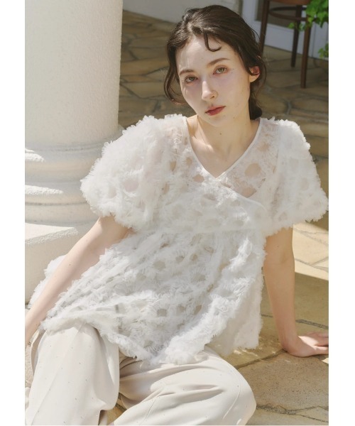 NOTREemor(ノートルエモア)の「flower motif puff sleeve tops(Tシャツ/カットソー・レディース・ホワイト・FREE)」の3枚目の写真