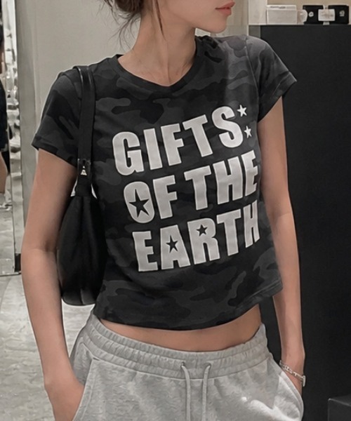 GORGE(ゴージ)の「《テレコ・存在感ロゴ》アソートTシャツ/カジュアル×ストリート/春夏/全3色(Tシャツ/カットソー・レディース・カーキ/オフホワイト/グレー・F)」の2枚目の写真
