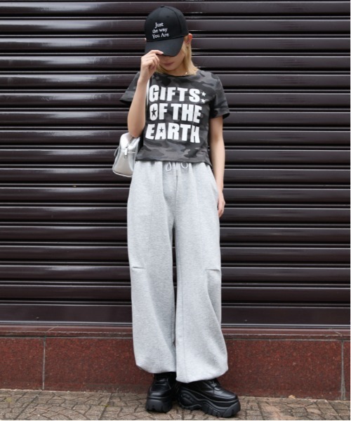 GORGE(ゴージ)の「《テレコ・存在感ロゴ》アソートTシャツ/カジュアル×ストリート/春夏/全3色(Tシャツ/カットソー・レディース・カーキ/オフホワイト/グレー・F)」の9枚目の写真