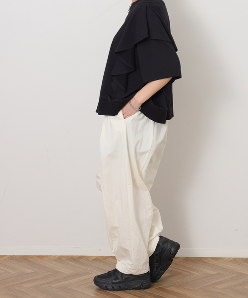 JOURNAL STANDARD LUXE(ジャーナルスタンダード ラックス)の「ウェザークロス タックシームパンツ(その他パンツ・レディース・ホワイト×ホワイト/ネイビー・FREE)」の1枚目の写真