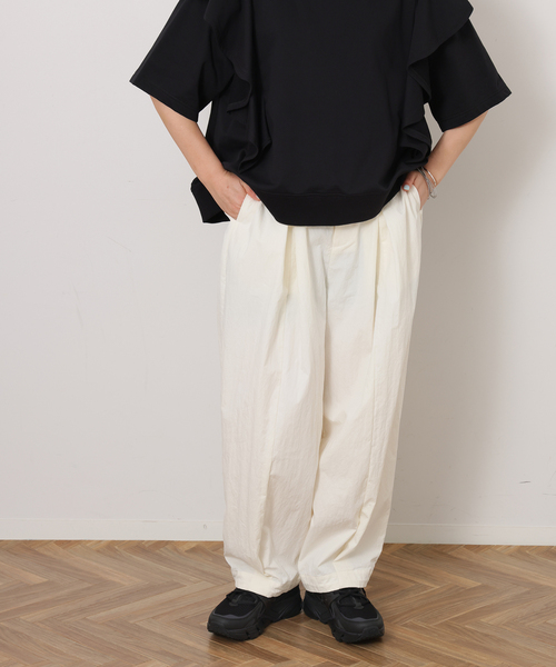 JOURNAL STANDARD LUXE(ジャーナルスタンダード ラックス)の「ウェザークロス タックシームパンツ(その他パンツ・レディース・ホワイト×ホワイト/ネイビー・FREE)」の4枚目の写真