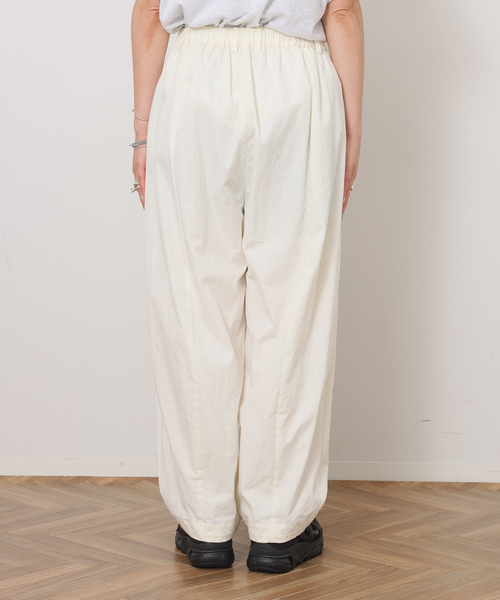 JOURNAL STANDARD LUXE(ジャーナルスタンダード ラックス)の「ウェザークロス タックシームパンツ(その他パンツ・レディース・ホワイト×ホワイト/ネイビー・FREE)」の14枚目の写真