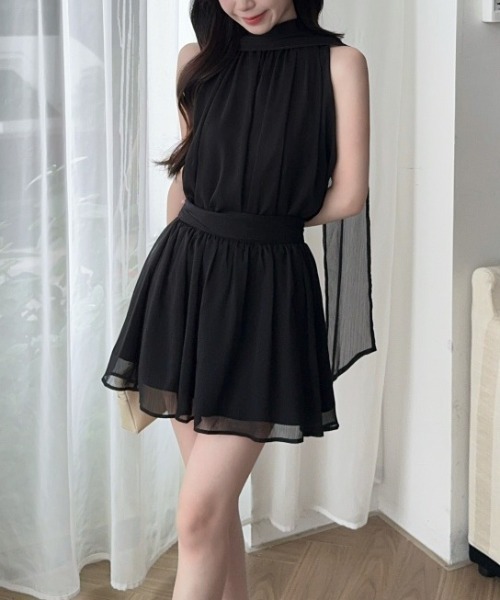 LUCPY(ラクピー)の「ハイネックシアーフレアミニワンピース(ワンピース・レディース・ブラック/ホワイト・LARGE/MEDIUM/SMALL)」の2枚目の写真