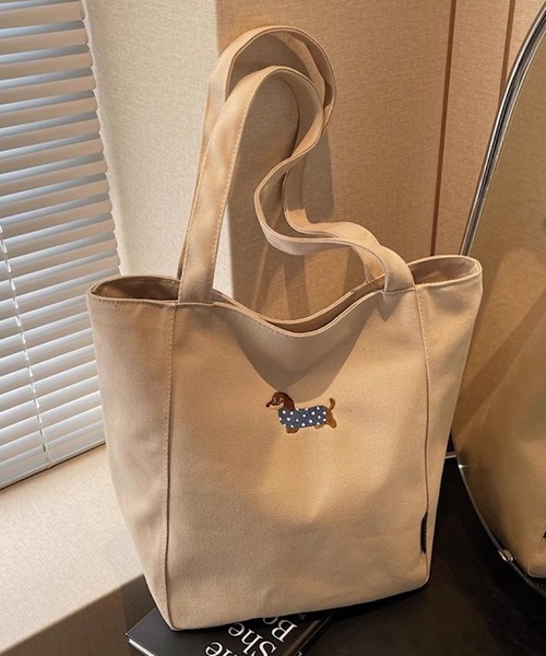 VIBGYOR(ヴィブジョー)の「urbanfemine./ダックスフンド刺繍 キャンバス トートバッグ ドッグデザイン A4対応 大容量 U7631(トートバッグ・レディース・ブラック/ベージュ/ブラウン・FREE)」の3枚目の写真