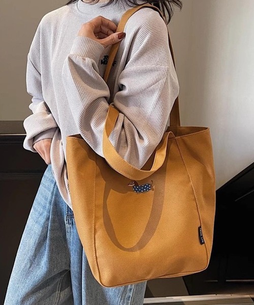 VIBGYOR(ヴィブジョー)の「urbanfemine./ダックスフンド刺繍 キャンバス トートバッグ ドッグデザイン A4対応 大容量 U7631(トートバッグ・レディース・ブラック/ベージュ/ブラウン・FREE)」の2枚目の写真