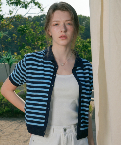 VLETI(ブレッティ)の「V-neck Stripe Collar Half Knit Cardigan (Sora)(カーディガン/ボレロ・レディース・スカイブルー・FREE)」の1枚目の写真