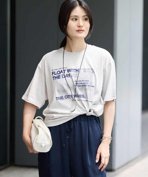 IENA(イエナ)の「LOGOプリント PHOTO Tシャツ(Tシャツ/カットソー・レディース・ネイビー/イエロー/オレンジ・FREE)」の1枚目の写真