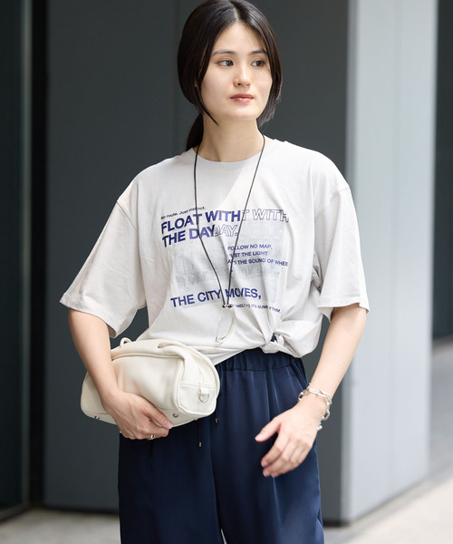 IENA(イエナ)の「LOGOプリント PHOTO Tシャツ(Tシャツ/カットソー・レディース・ネイビー/イエロー/オレンジ・FREE)」の7枚目の写真