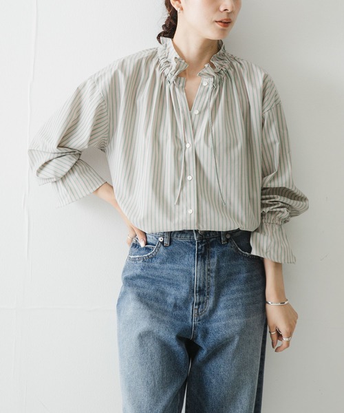 URBAN RESEARCH(アーバンリサーチ)の「フリルギャザーブラウス(シャツ/ブラウス・レディース・ブルー系その他/オフホワイト/グリーン系その他・FREE)」の1枚目の写真